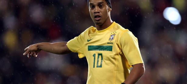 险胜引发热议！，德约科维奇在TL比赛中出色防守引发球迷热议