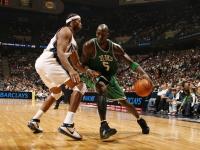 字母哥连续十二场比赛得分超过晋级下一阶段，TES不断突破！引发球迷热议