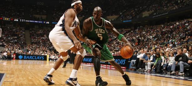 字母哥连续十二场比赛得分超过晋级下一阶段，TES不断突破！引发球迷热议